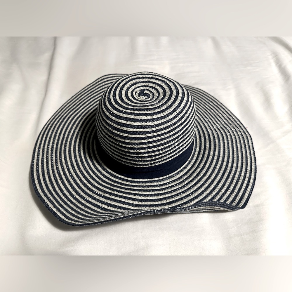 Forever 21 Navy and White Striped Hat